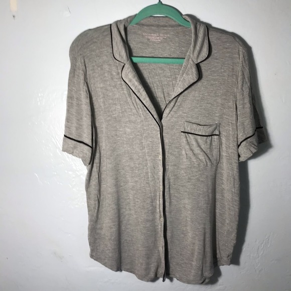 Victoria’s Secret super soft gray button down pocket pajama top size S - Picture 5 of 5